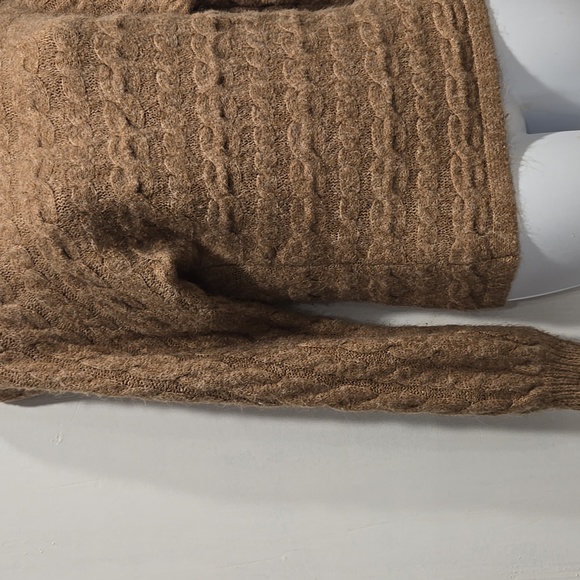 ABERCROMBIE & FITCH SWEATER SIZE XS... #7455 - Picture 3 of 7